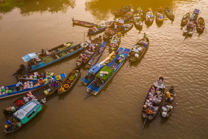 Floating market on Mekong River (Photo: Vietnam.travel)